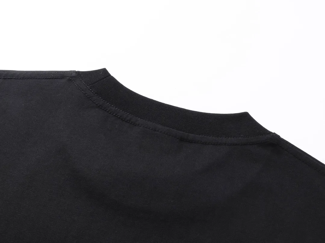 【 . Quality】BALENCI*GA/ .2025New Arrival 。 . . Authentic ， ！ ZP 。 260 ， . ， ，。 。 . ， 。 。 OS . Same Style ：BL 253620 ：Black Size：XS S M L